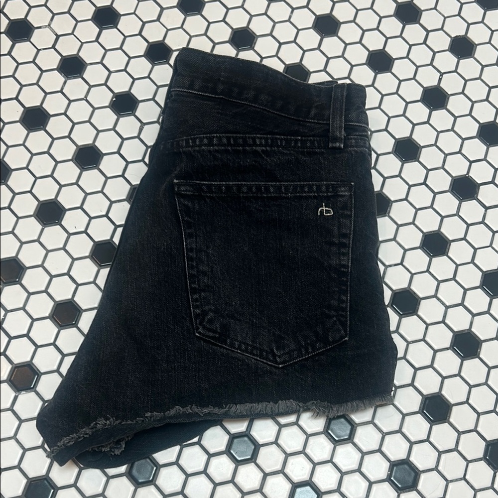 Rag & Bone sz 28 vintage washed black
Shorts